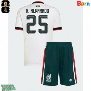 Mexico Roberto Alvarado #25 Replika Babytøj Udebanesæt Børn VM 2026 Kortærmet (+ Korte bukser)